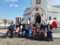 За  Литургией в красноярском храме помолились дети с инвалидностью