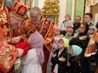 Воспитанники шарыповской воскресной школы посетили архиерейскую литургию и праздник «Пасхальный перезвон»