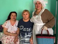 Сёстры милосердия поздравили пациентов Ачинской межрайонной больницы с Антипасхой