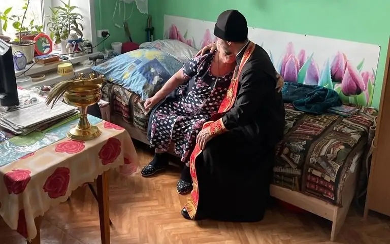 You are currently viewing Балахтинский священник поздравил подопечных детского дома и интерната для граждан пожилого возраста в посёлке Приморск