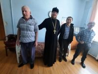 В Эвенкии священник посетил дом престарелых