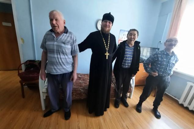 You are currently viewing В Эвенкии священник посетил дом престарелых
