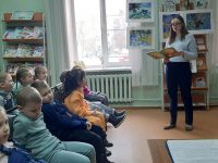 В красноярской библиотеке прошёл кукольный спектакль «Пасхальный колобок»