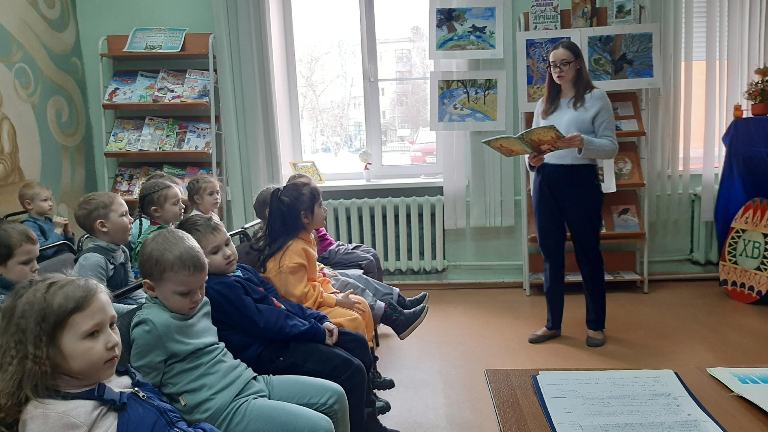 You are currently viewing В красноярской библиотеке прошёл кукольный спектакль «Пасхальный колобок»
