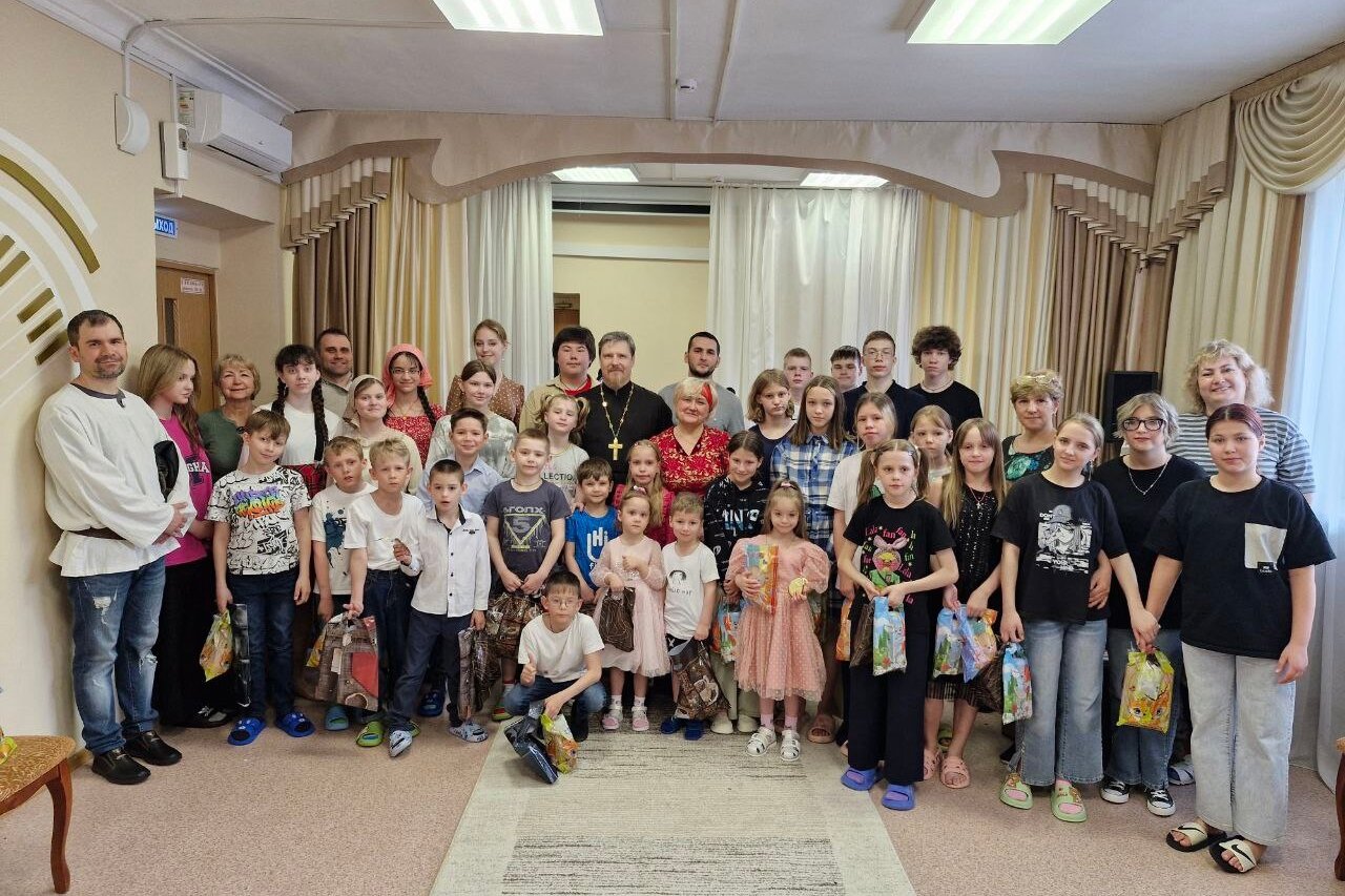 You are currently viewing Прихожане красноярских храмов провели пасхальный концерт в детском доме
