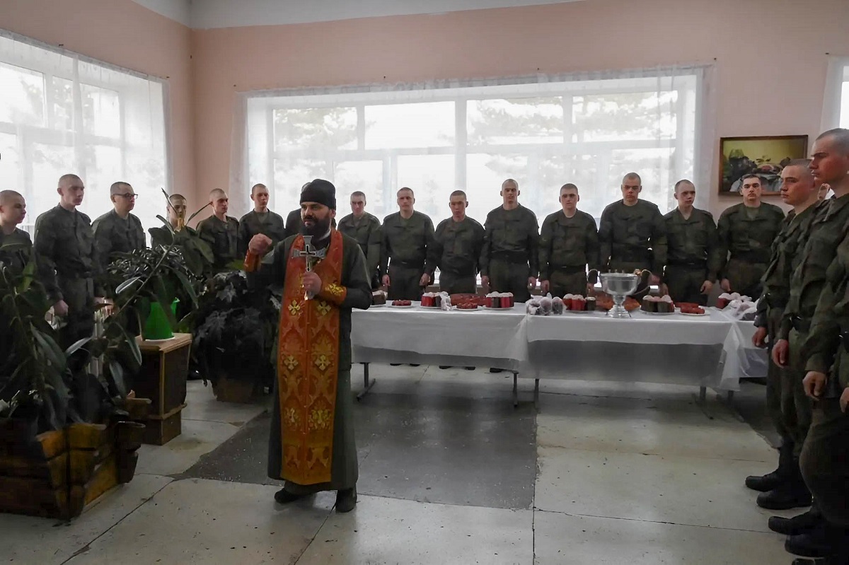 You are currently viewing В Ужуре священники провели пасхальные беседы с военнослужащими ракетной дивизии