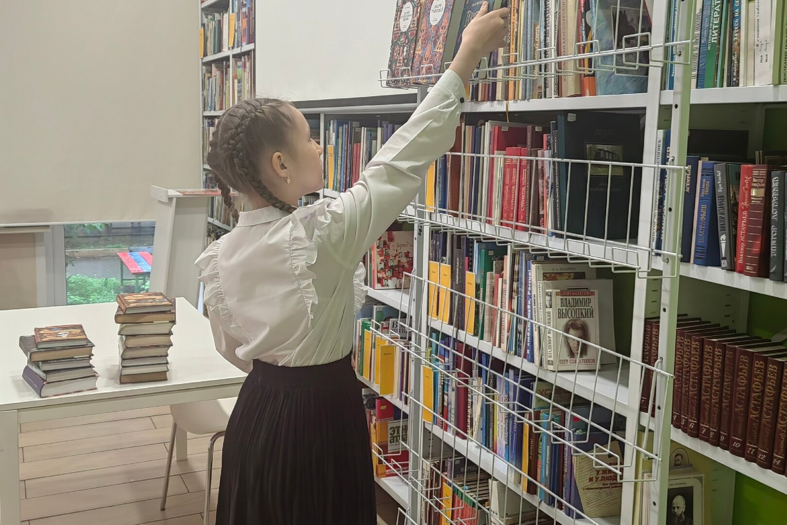Read more about the article Центральная городская детская библиотека имени Островского провела пасхальную выставку