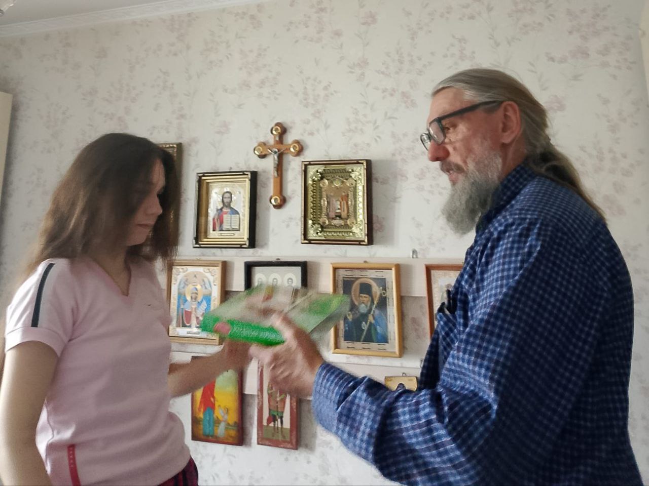 Раздача Пасхальных подарков